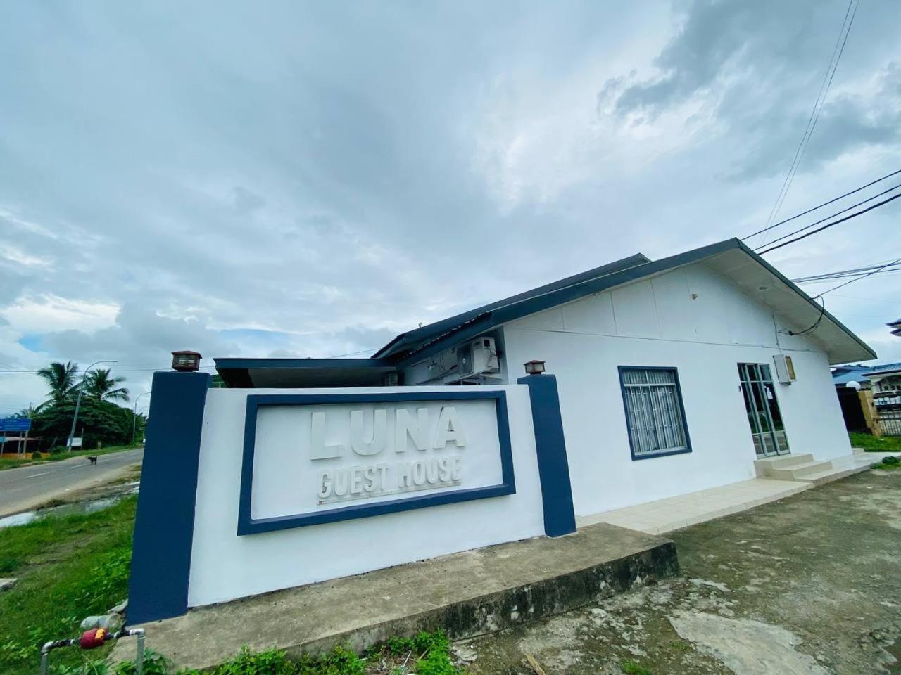 Luna Guesthouse 露娜旅馆 Semporna Bagian luar foto