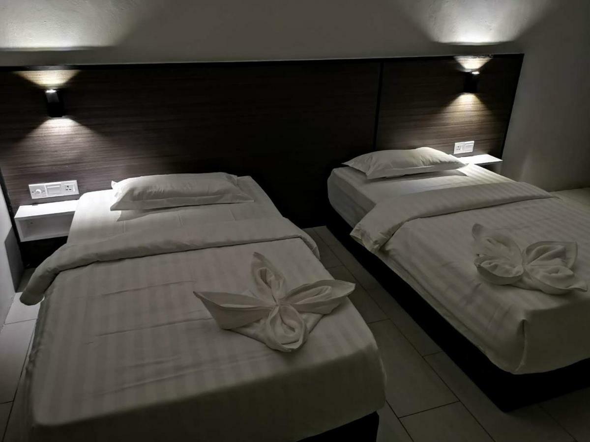 Luna Guesthouse 露娜旅馆 Semporna Bagian luar foto