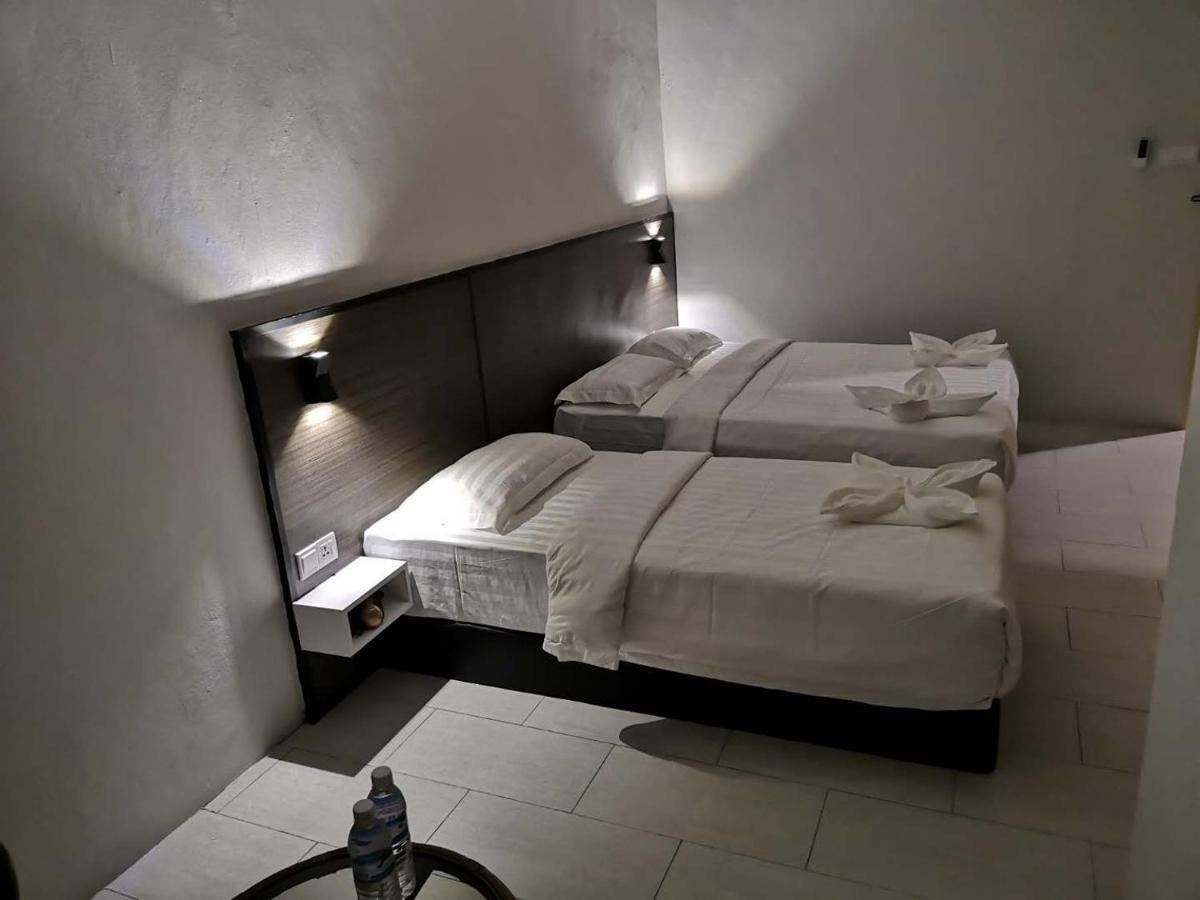 Luna Guesthouse 露娜旅馆 Semporna Bagian luar foto